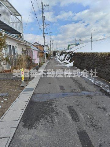 ６１９１７　岐阜市山吹町４丁目土地の前面道路含む現地写真