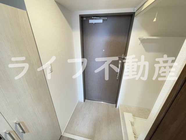 スプランディット高井田の玄関|収納もある玄関です