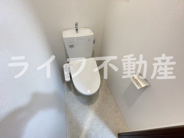 スプランディット高井田のトイレ|落ち着いた色調のトイレです