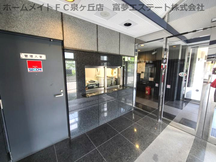 フローラ東館のエントランス