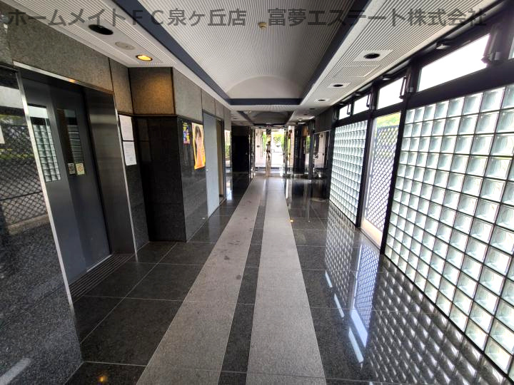 フローラ東館のロビー