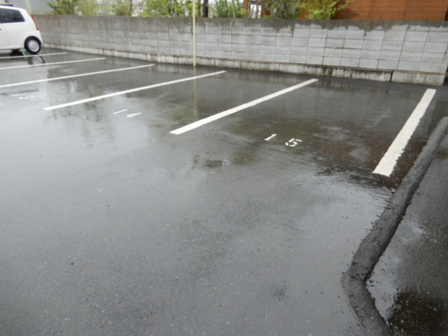 ハイツ４７の駐車場