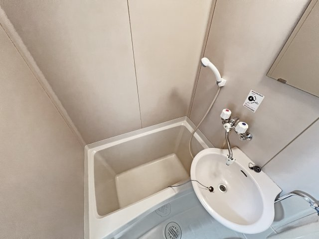 東小岩戸建の浴室