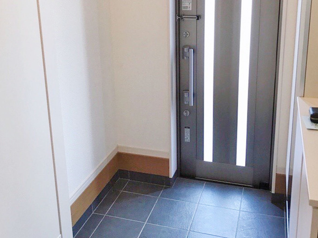 【玄関】 | 沼津市岡一色 中古住宅 EH04864 | 沼津市岡一色　玄関