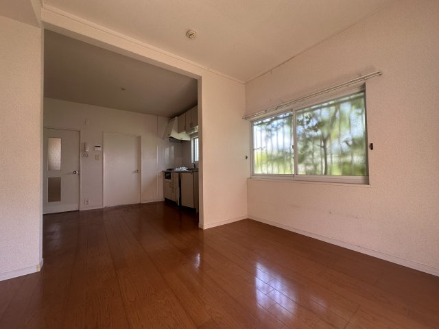 ハイツ西庄の居間・リビング