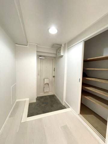 セントラルハイツ淀の玄関|室玄関収納はたっぷり！