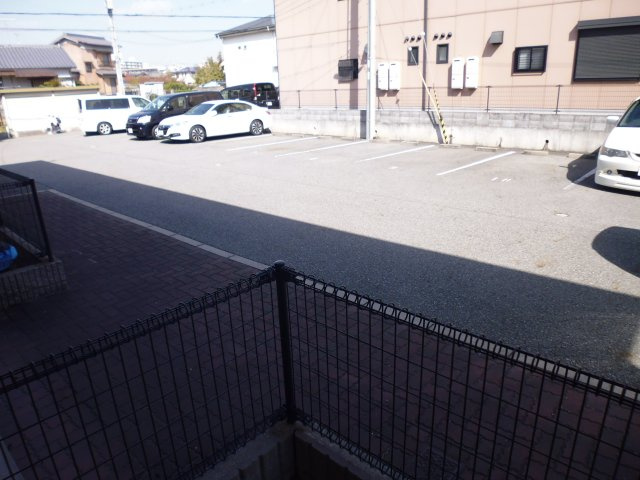 グリーンハイツ橘Cの駐車場