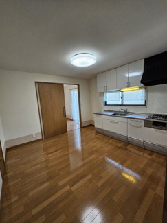 【キッチン】 | 鳥取市行徳２丁目 中古戸建て | ダイニングスペースとしても使えます