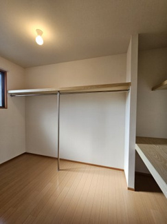 【収納】 | 鳥取市行徳２丁目 中古戸建て | ウオークインクローゼットがあるので、収納にも困りません