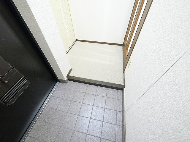 ライフコート富雄の玄関