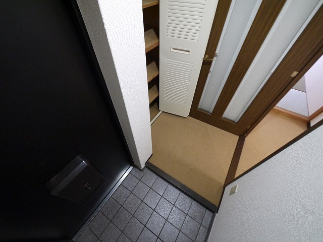 ライフコート富雄の玄関
