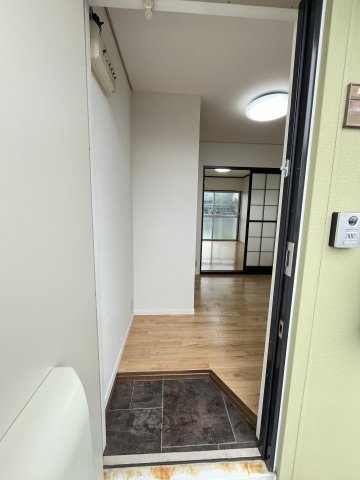 コーポレスANNEの玄関