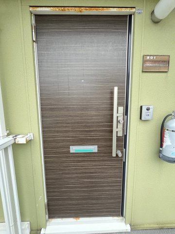 コーポレスANNEの玄関