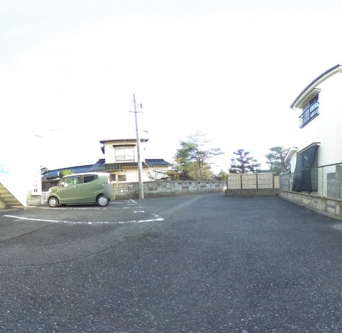 コーポレスANNEの駐車場