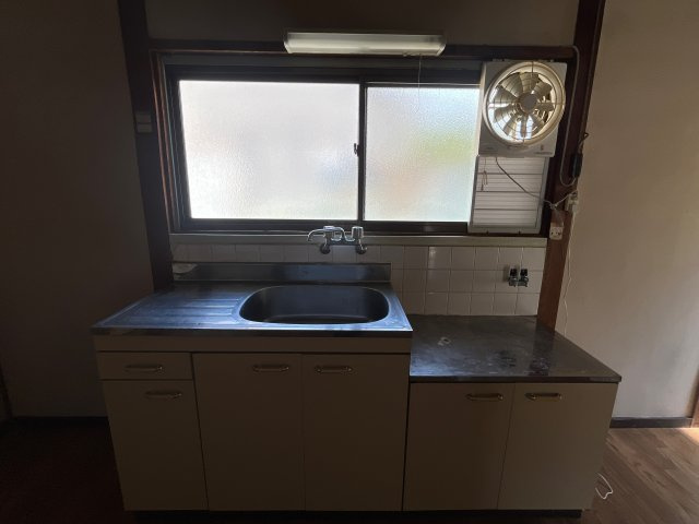 青山井上平屋のキッチン