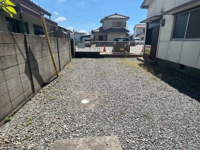 青山井上平屋の駐車場