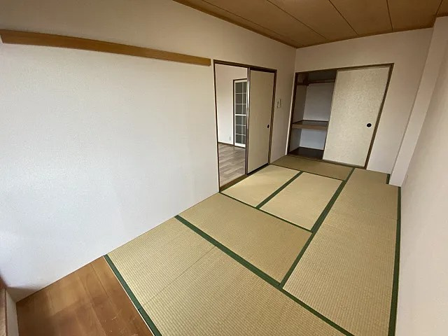 シャルマン岩屋の居間・リビング