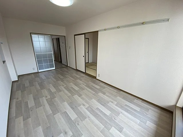 シャルマン岩屋の居間・リビング