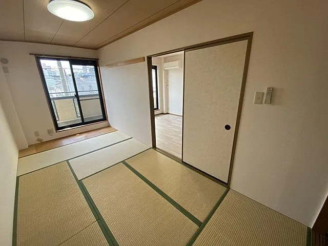 シャルマン岩屋の居間・リビング