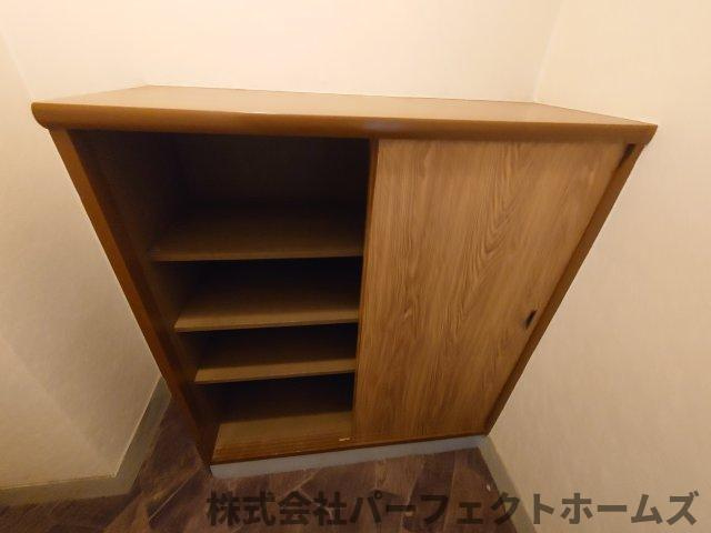 枚方ハイツ2号棟の玄関|収納もある玄関です