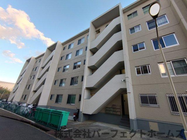 枚方ハイツ2号棟の外観|外はこのようになっています