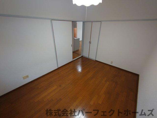 枚方ハイツ2号棟の洋室|使い勝手のいい洋室です