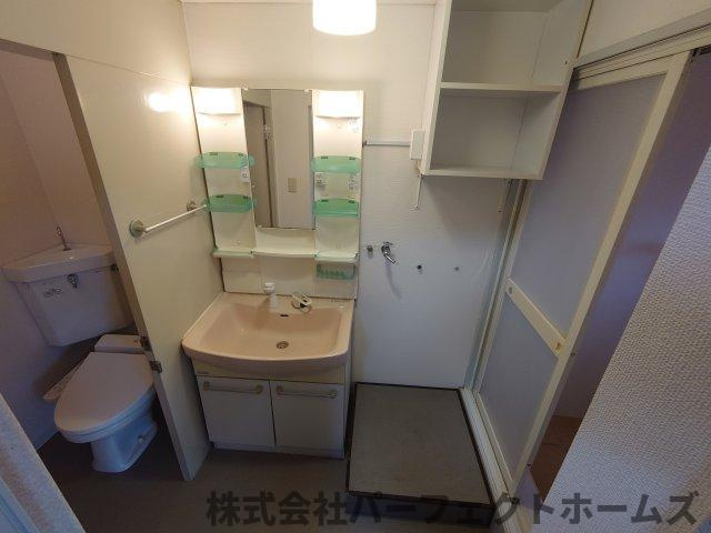 枚方ハイツ2号棟の洗面所|スペースが確保できる洗面所です
