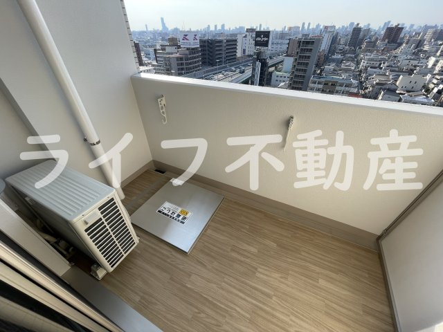 スプランディット高井田のバルコニー|暖かな日差しのふりそそぐバルコニー