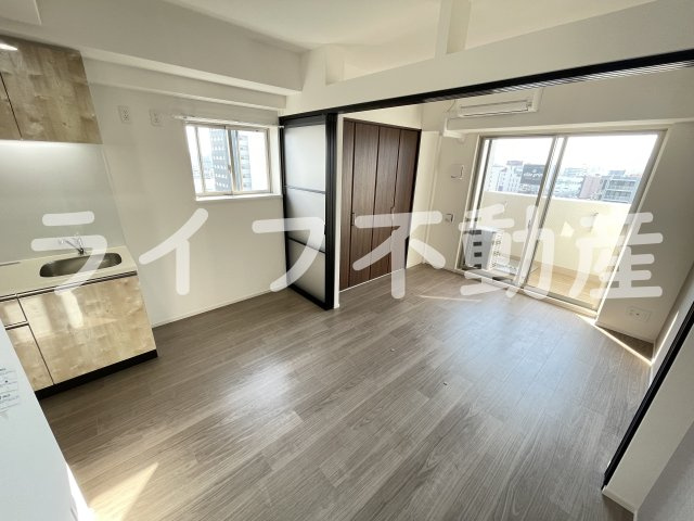 スプランディット高井田の居間・リビング|こちらのリビングで趣味の時間をお楽しみください