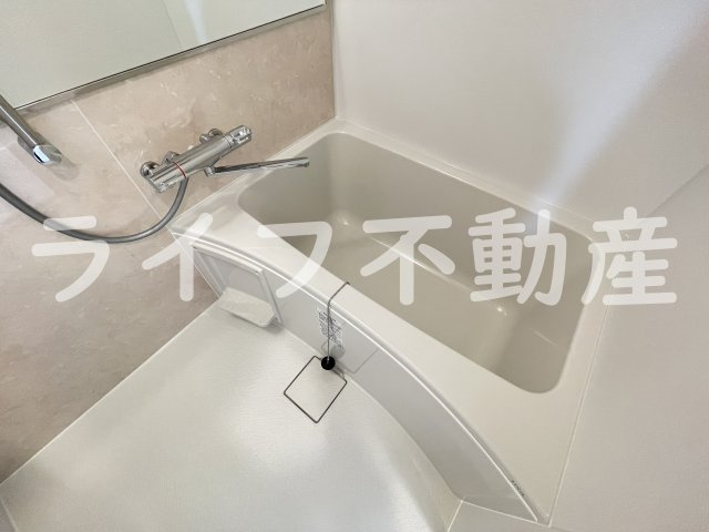 スプランディット高井田の浴室|落ち着いた空間のお風呂です