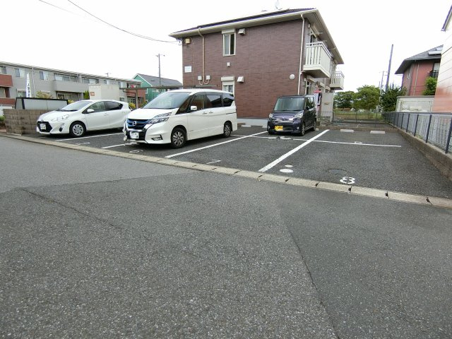 Carinopenseeの駐車場