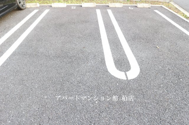 エスポアの駐車場