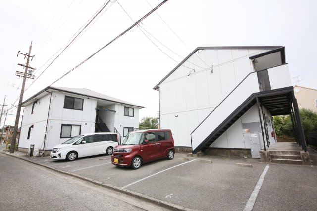 セゾンミストラルBの駐車場