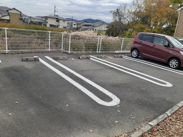 ラ・フィーネの駐車場