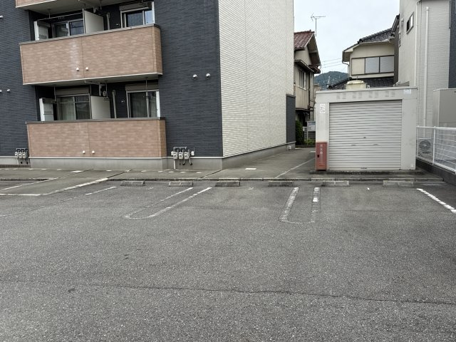セレノ・プリートＭＫの駐車場