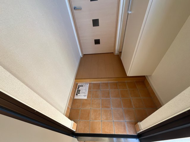 ジュネス　エレガンシアの玄関