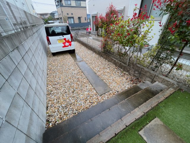 共西町3丁目戸建の駐車場