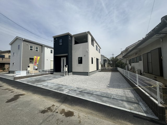 新築　高崎市倉賀野町第36　Livele Garden.S　2号棟の駐車場|現地写真　 駐車スペース広々！4台置けます♪					
