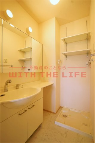 サンライズ御井Ⅱ【キャッシュバック対象物件】の洗面所|ゆったりとスペースのある洗面所