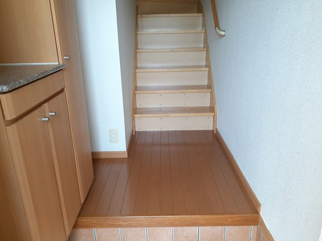ヴィラプリムローズＢの玄関|明るい玄関です