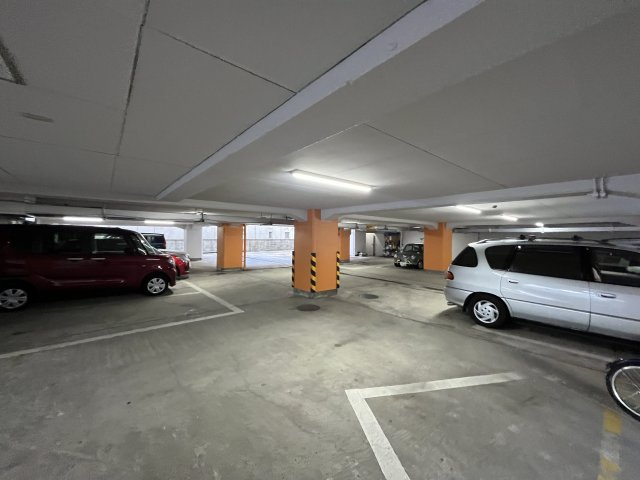 駅徒歩１分の駅近マンション■南向き１１階部分■２ＬＤＫ■周辺施設充実の住環境■賀陽コーポラスの駐車場|駐車場