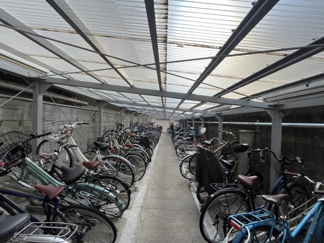 駅徒歩１分の駅近マンション■南向き１１階部分■２ＬＤＫ■周辺施設充実の住環境■賀陽コーポラスの駐輪場|駐輪場