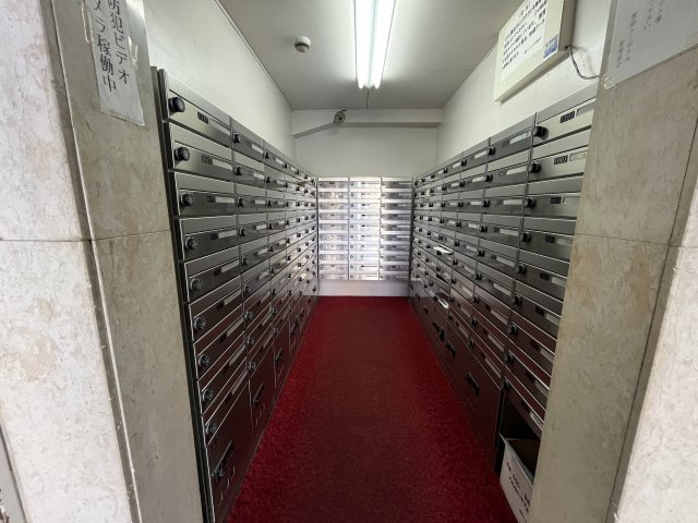 駅徒歩１分の駅近マンション■南向き１１階部分■２ＬＤＫ■周辺施設充実の住環境■賀陽コーポラスの設備|集合ポスト