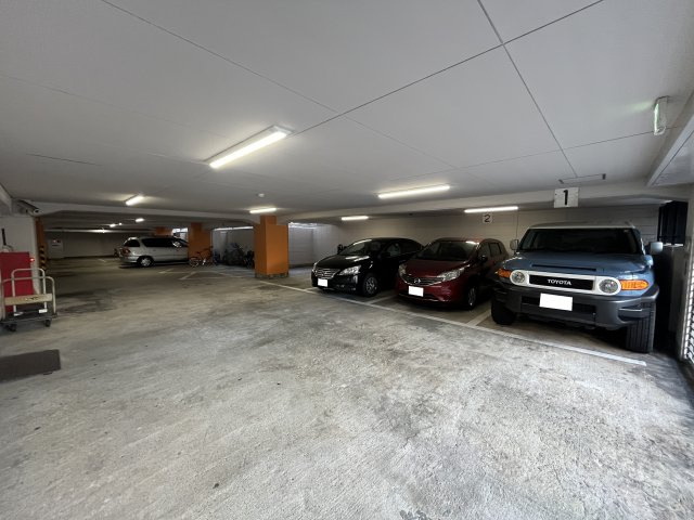 駅徒歩１分の駅近マンション■南向き１１階部分■２ＬＤＫ■周辺施設充実の住環境■賀陽コーポラスの駐車場|駐車場