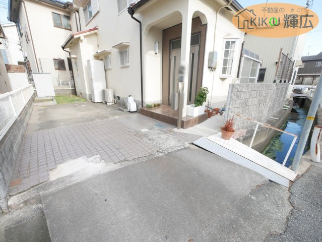 【駐車場】 | 加古川市野口町坂井　中古戸建 | 駐車場お車一台停めれます。