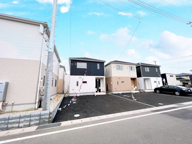 Cradle Garden太田市下田島町第4　新築住宅 ３号棟の前面道路含む現地写真