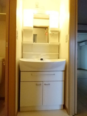 【洗面所】 | デルソーレＣ | 明るい洗面所です