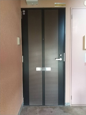 【玄関】 | サンロイヤルマンション | 収納もある玄関です