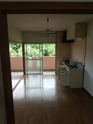 【居間・リビング】 | サンロイヤルマンション | ゆったり過ごせるリビングです