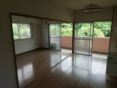 【内装】 | サンロイヤルマンション | 明るい色調の室内です